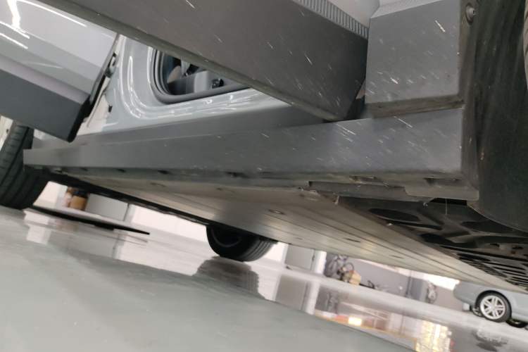 Used Volvo EX30 2025 Rear-Drive Long-Range Version Ultra Right Side Sill