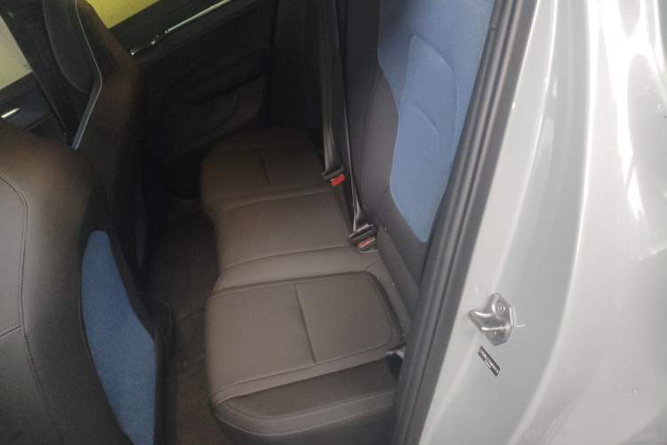 Used Volvo EX30 2025 Rear-Drive Long-Range Version Ultra Interior 4