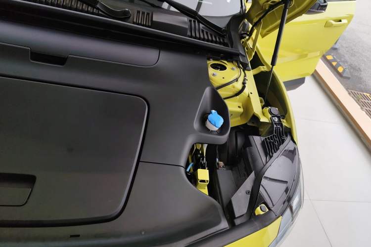 Used Volvo EX30 2025 Rear-Drive Long-Range Plus Model Engine Bay Left