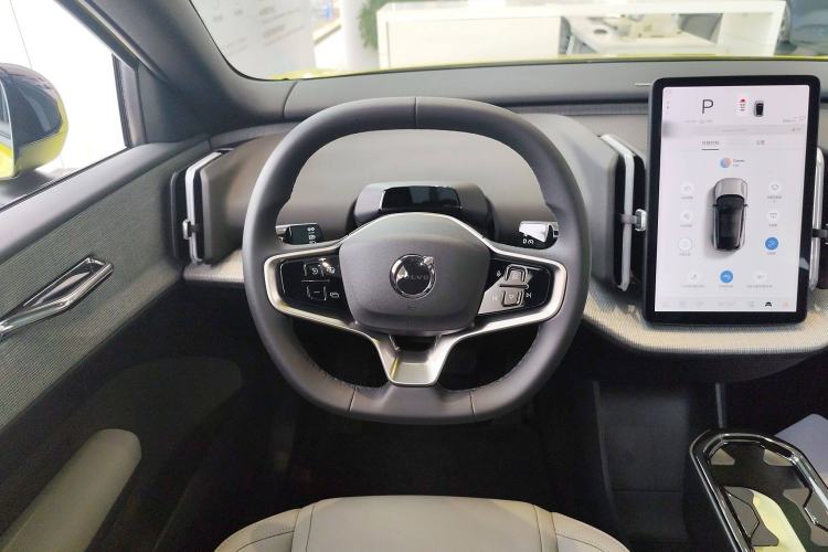 Used Volvo EX30 2025 Rear-Drive Long-Range Plus Model Steering Wheel