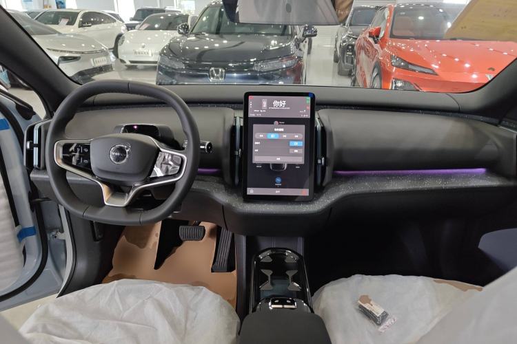 Used Volvo EX30 2025 Rear-Drive Long-Range Version Ultra Center Console