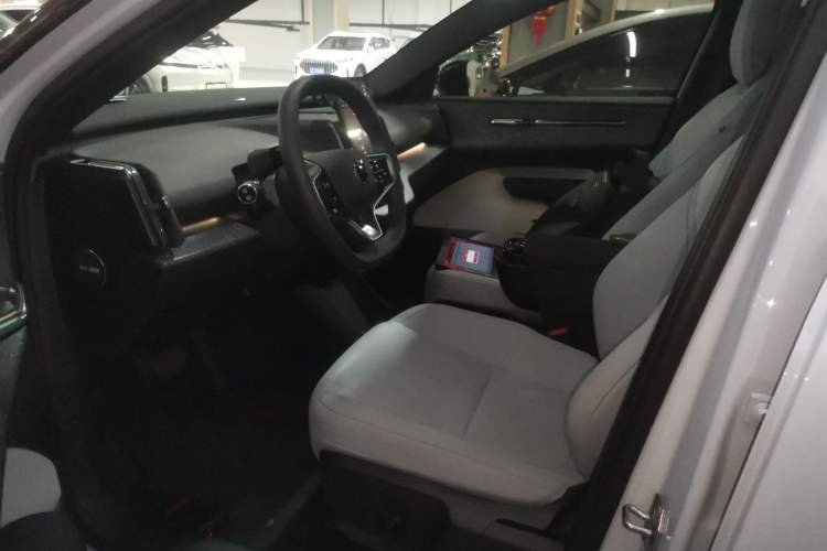Used Volvo EX30 2025 Rear-Drive Long-Range Version Ultra Driver Seat