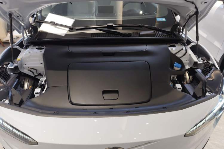 Used Volvo EX30 2025 Rear-Drive Long-Range Version Ultra Engine Bay