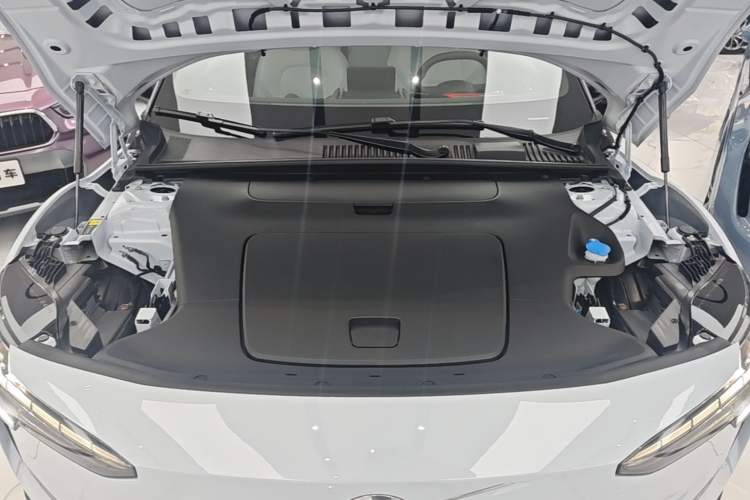 Used Volvo EX30 2025 Rear-Drive Long-Range Version Ultra Engine Bay