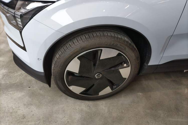 Used Volvo EX30 2025 Rear-Drive Long-Range Version Ultra Exterior 3