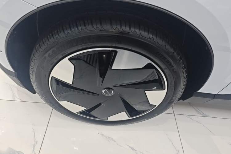 Used Volvo EX30 2025 Rear-Drive Long-Range Version Ultra Exterior 4