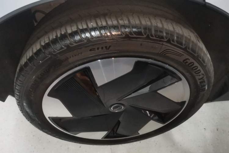 Used Volvo EX30 2025 Rear-Drive Long-Range Version Ultra Exterior 5