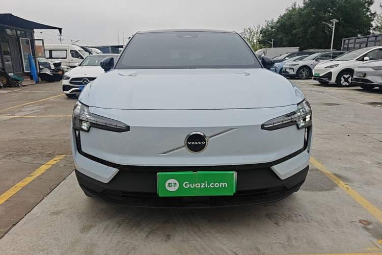 Used Volvo EX30 2025 Rear-Drive Long-Range Version Ultra Front
