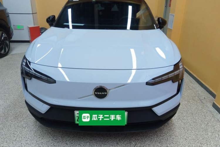 Used Volvo EX30 2025 Rear-Drive Long-Range Plus Model Front