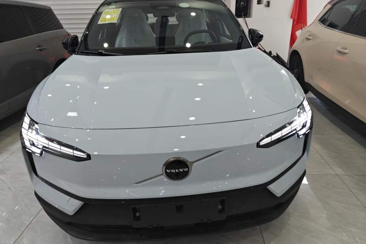 Used Volvo EX30 2025 Rear-Drive Long-Range Version Ultra Front