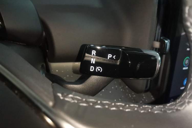 Used Volvo EX30 2025 Rear-Drive Long-Range Version Ultra Gear Lever