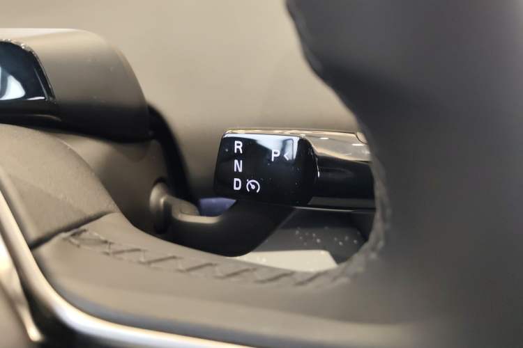 Used Volvo EX30 2025 Rear-Drive Long-Range Version Ultra Gear Lever