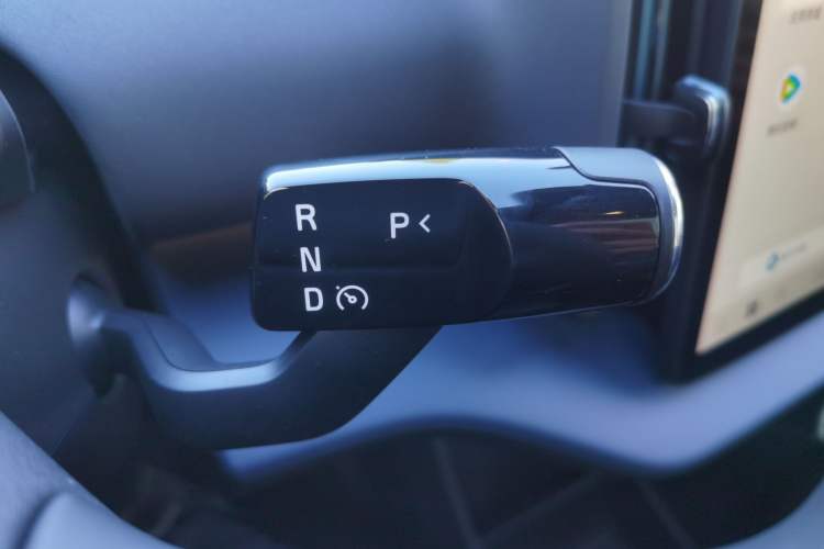 Used Volvo EX30 2025 Rear-Drive Long-Range Plus Model Gear Lever