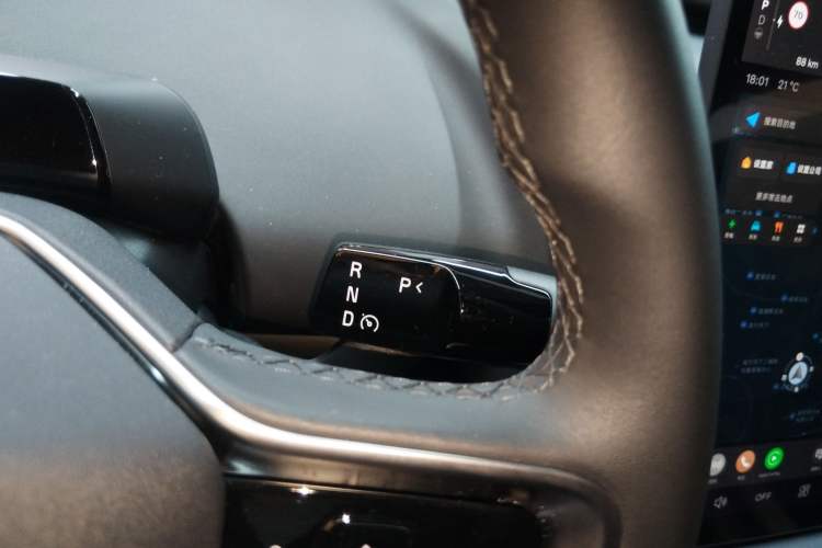 Used Volvo EX30 2025 Rear-Drive Long-Range Plus Model Gear Lever