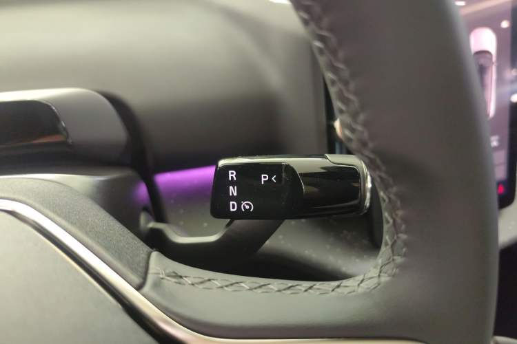Used Volvo EX30 2025 Rear-Drive Long-Range Version Ultra Gear Lever