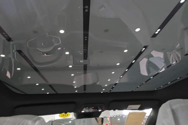 Used Volvo EX30 2025 Rear-Drive Long-Range Version Ultra Headliner