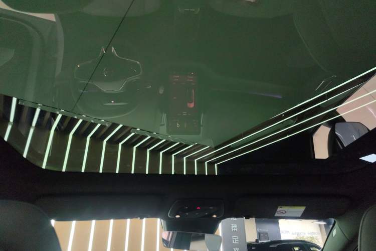Used Volvo EX30 2025 Rear-Drive Long-Range Version Ultra Headliner