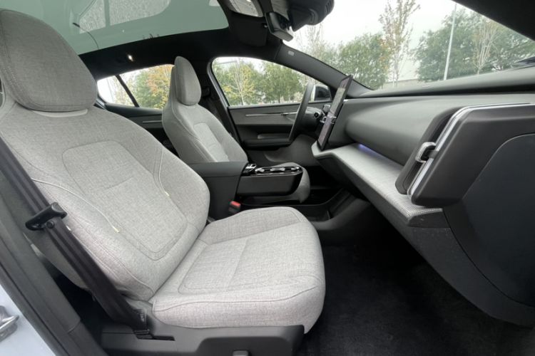 Used Volvo EX30 2025 Rear-Drive Long-Range Version Ultra Interior 13