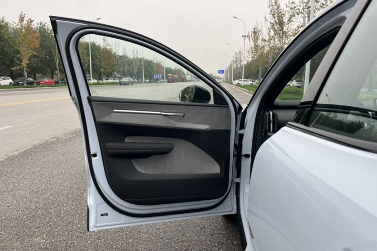 Used Volvo EX30 2025 Rear-Drive Long-Range Version Ultra Interior 14
