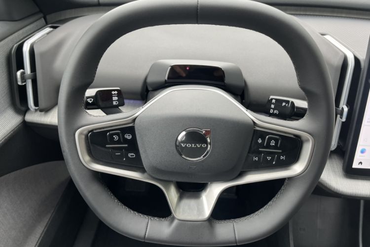 Used Volvo EX30 2025 Rear-Drive Long-Range Version Ultra Interior 2