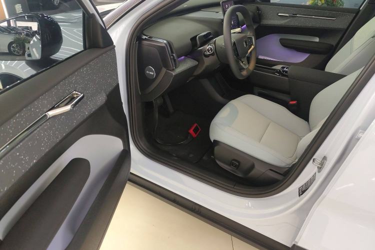 Used Volvo EX30 2025 Rear-Drive Long-Range Version Ultra Interior 3
