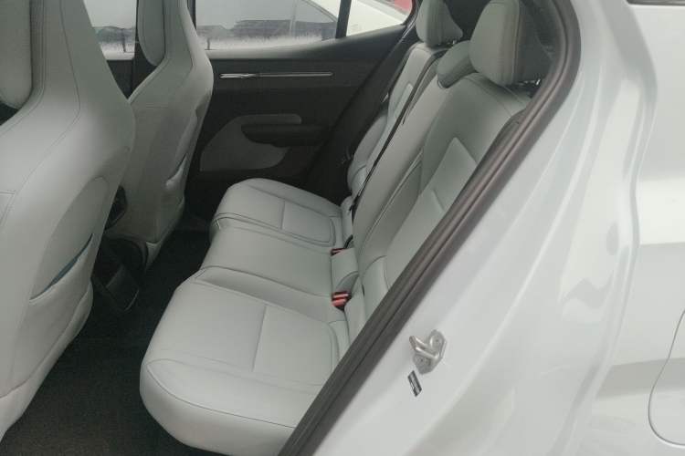 Used Volvo EX30 2025 Rear-Drive Long-Range Version Ultra Interior 4