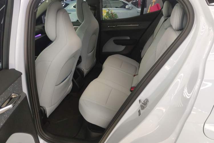 Used Volvo EX30 2025 Rear-Drive Long-Range Version Ultra Interior 4