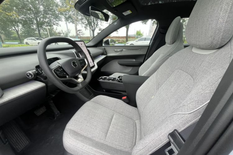 Used Volvo EX30 2025 Rear-Drive Long-Range Version Ultra Interior 5