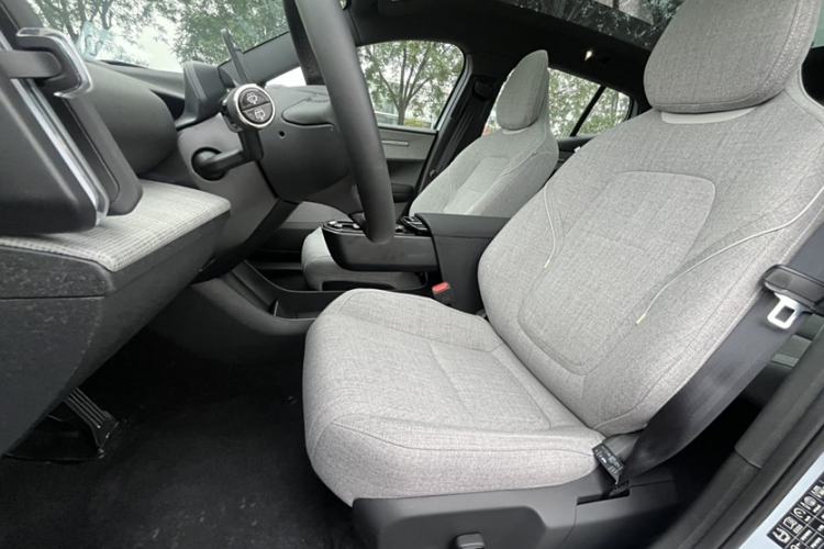Used Volvo EX30 2025 Rear-Drive Long-Range Version Ultra Interior 7