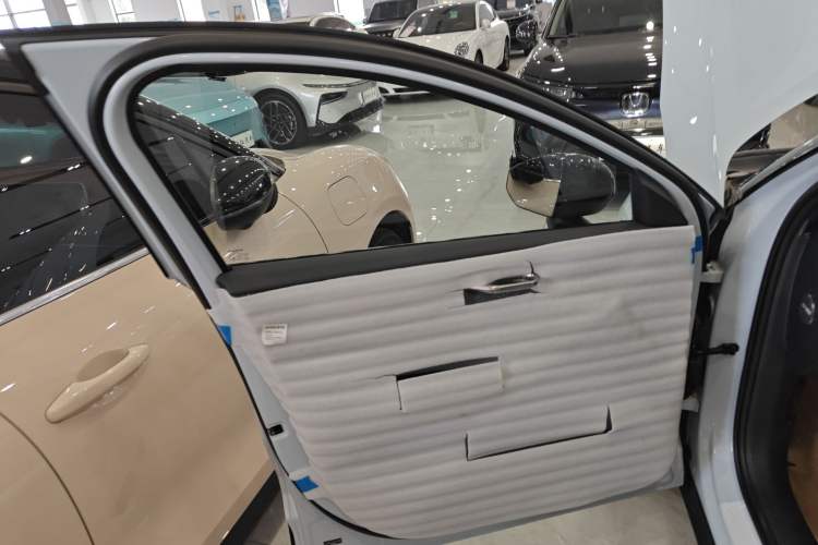 Used Volvo EX30 2025 Rear-Drive Long-Range Version Ultra Left Front Door Interior