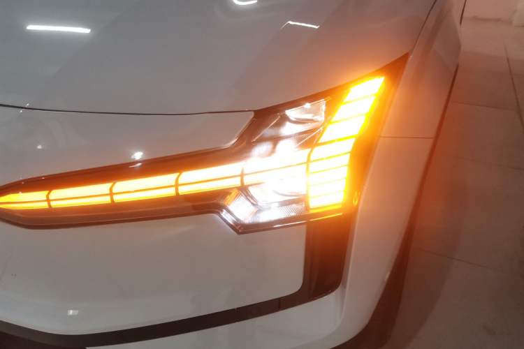 Used Volvo EX30 2025 Rear-Drive Long-Range Version Ultra Left Front Headlight