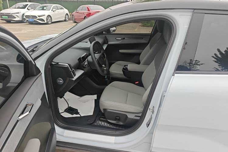 Used Volvo EX30 2025 Rear-Drive Long-Range Version Ultra Left Front Seat