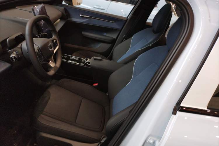 Used Volvo EX30 2025 Rear-Drive Long-Range Version Ultra Left Front Seat