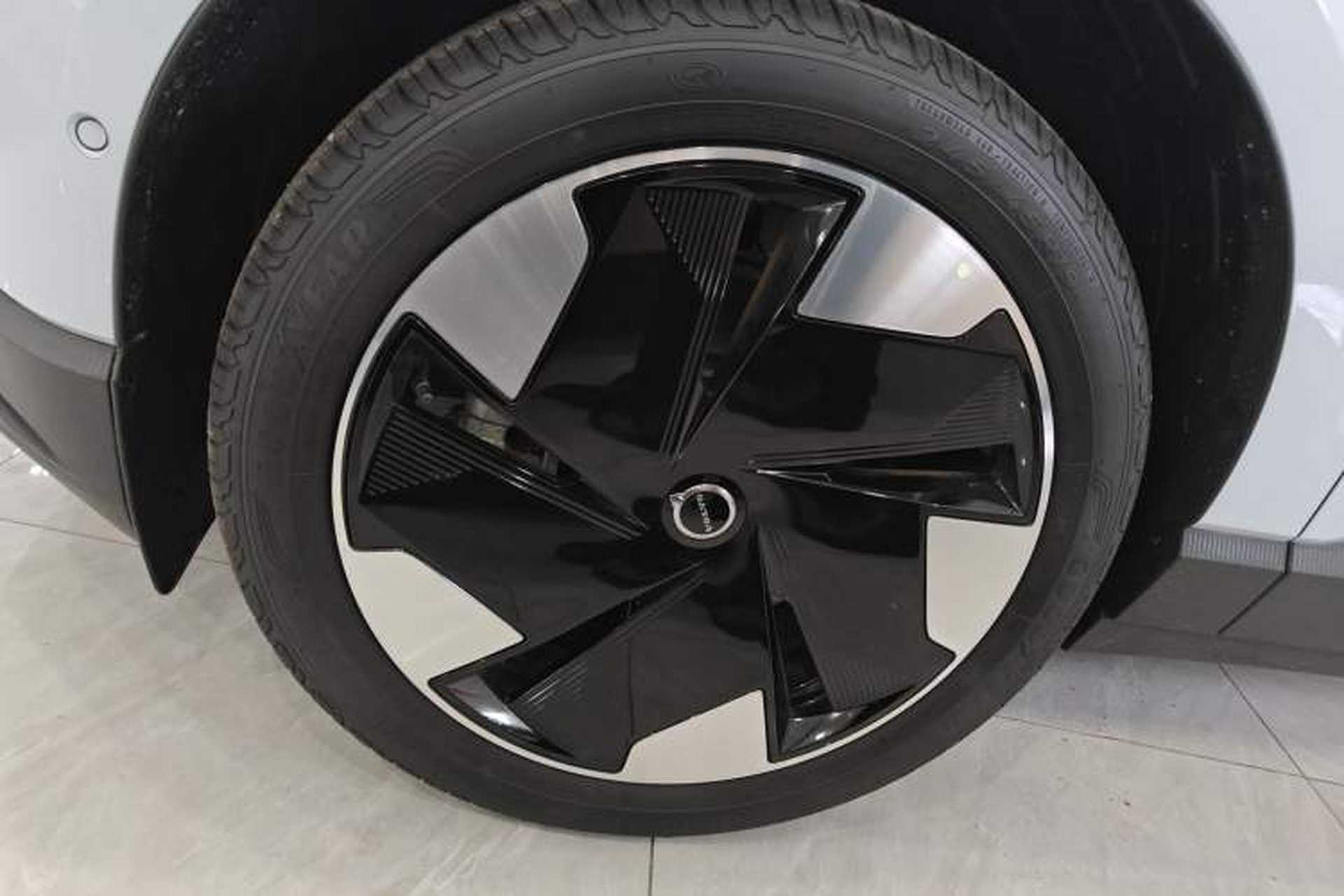 Used Volvo EX30 2025 Rear-Drive Long-Range Version Ultra Left Front Wheel Hub