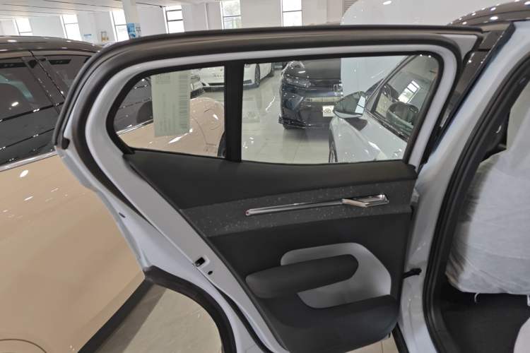 Used Volvo EX30 2025 Rear-Drive Long-Range Version Ultra Left Rear Door Interior