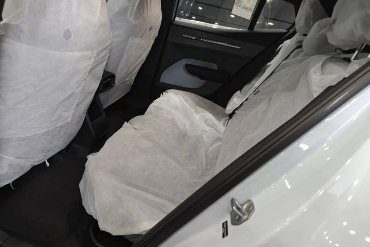 Used Volvo EX30 2025 Rear-Drive Long-Range Version Ultra Left Rear Seat