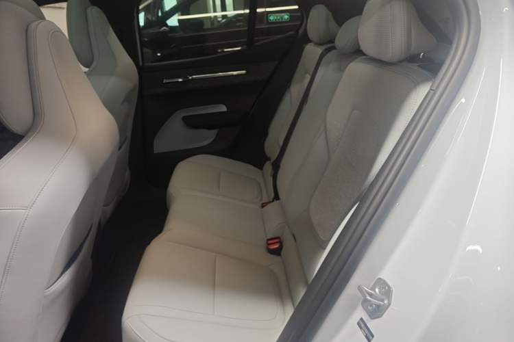 Used Volvo EX30 2025 Rear-Drive Long-Range Version Ultra Left Rear Seat