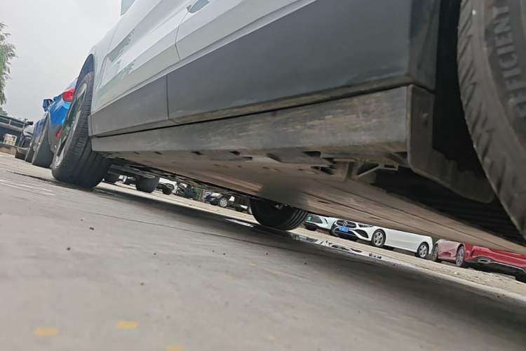 Used Volvo EX30 2025 Rear-Drive Long-Range Version Ultra Left Side Sill