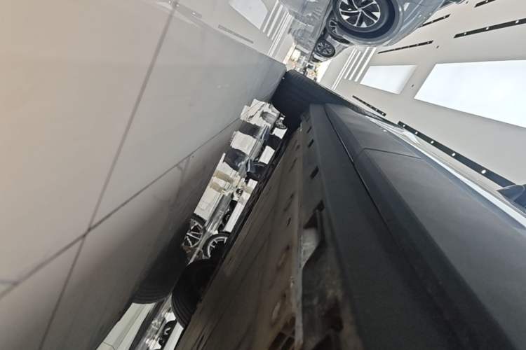 Used Volvo EX30 2025 Rear-Drive Long-Range Version Ultra Left Side Sill