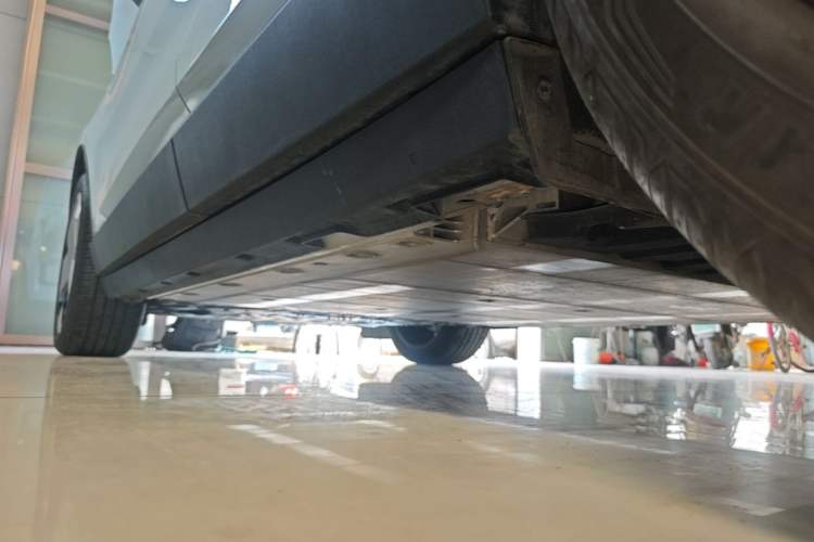 Used Volvo EX30 2025 Rear-Drive Long-Range Version Ultra Left Side Sill