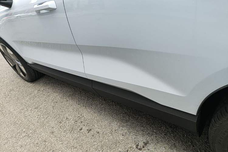Used Volvo EX30 2025 Rear-Drive Long-Range Version Ultra Left Side Sill