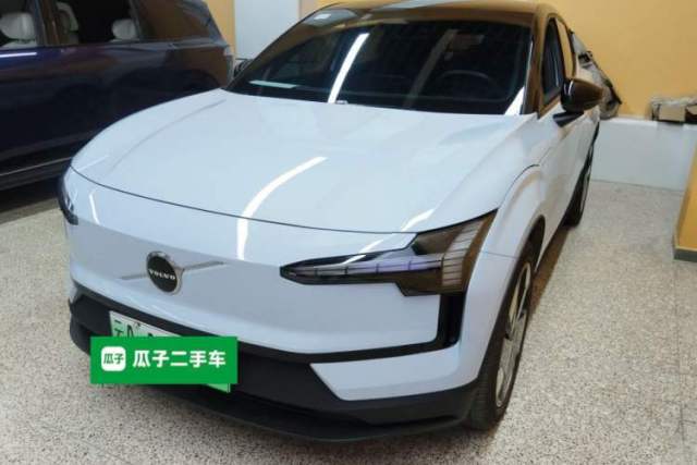 Used Volvo EX30 2025 Rear-Drive Long-Range Plus Model