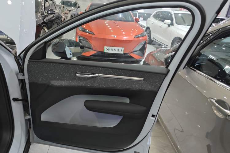 Used Volvo EX30 2025 Rear-Drive Long-Range Version Ultra Right Front Door Interior
