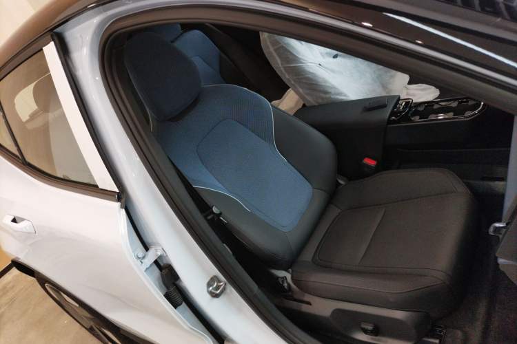 Used Volvo EX30 2025 Rear-Drive Long-Range Version Ultra Right Front Seat