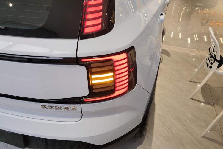 Used Volvo EX30 2025 Rear-Drive Long-Range Version Ultra Right Rear Taillight
