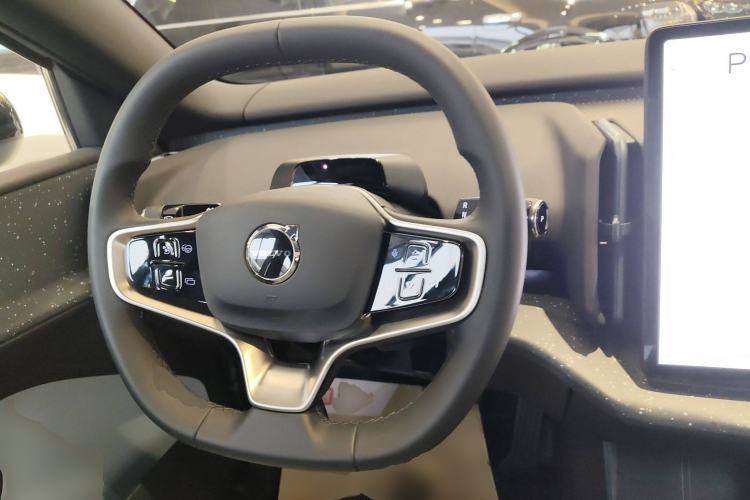 Used Volvo EX30 2025 Rear-Drive Long-Range Version Ultra Steering Wheel