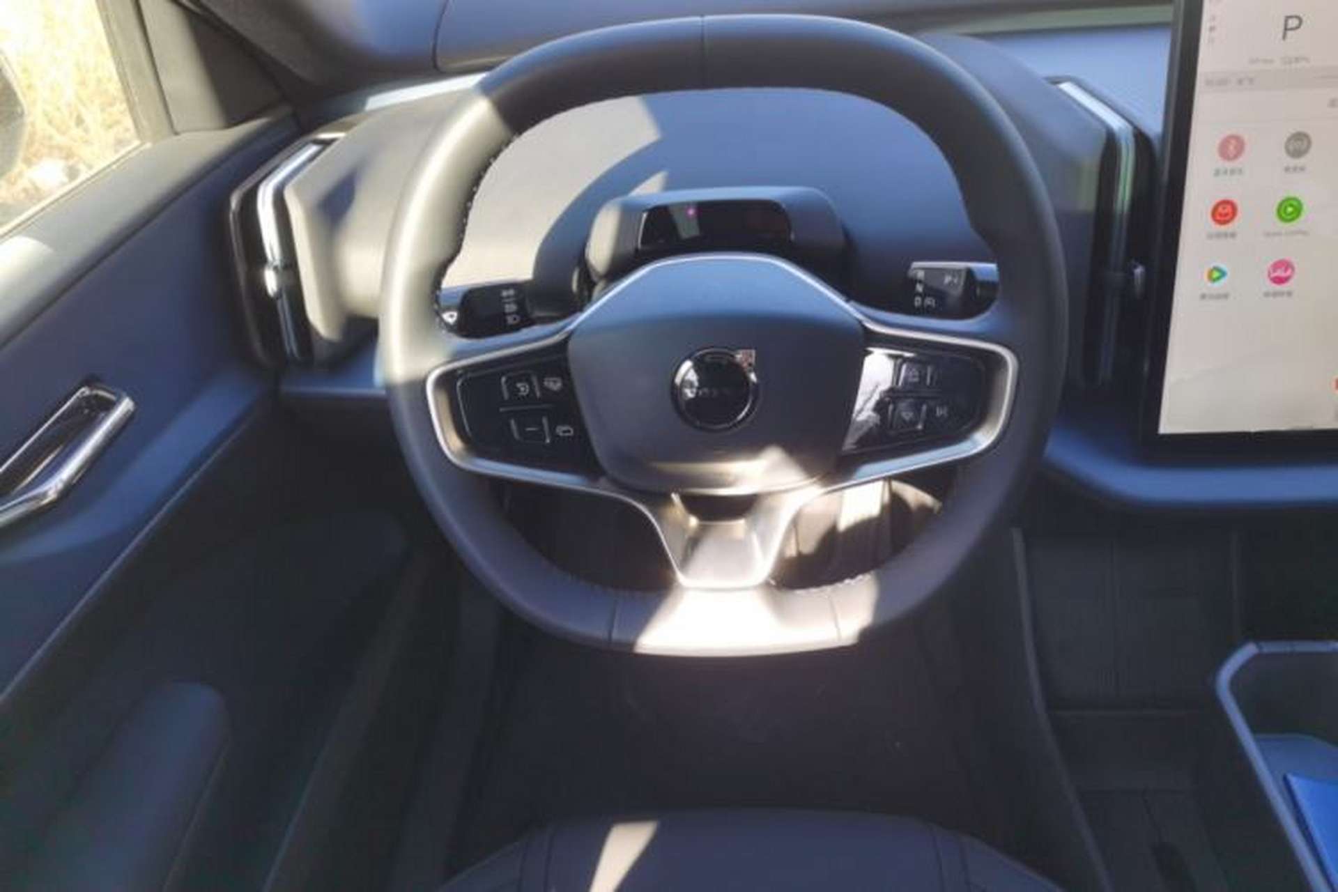 Used Volvo EX30 2025 Rear-Drive Long-Range Plus Model Steering Wheel