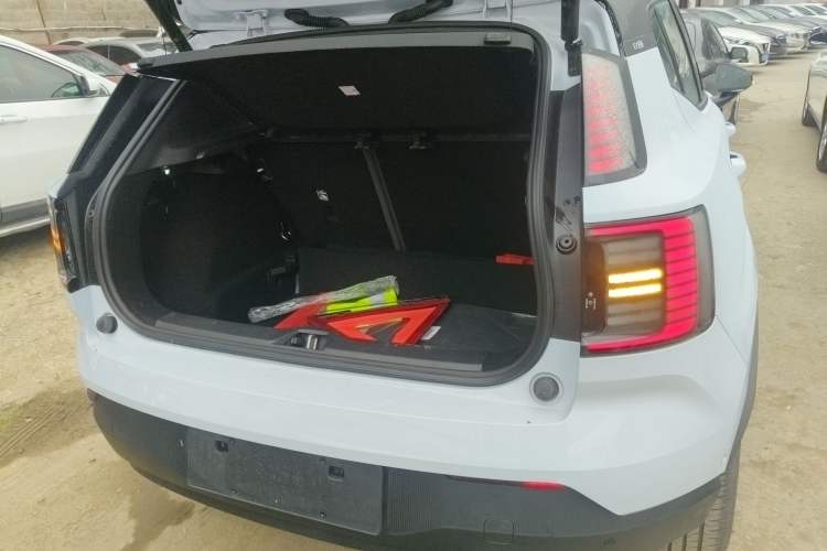 Used Volvo EX30 2025 Rear-Drive Long-Range Version Ultra Trunk