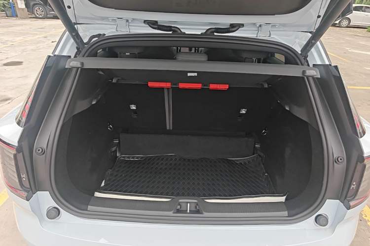 Used Volvo EX30 2025 Rear-Drive Long-Range Version Ultra Trunk