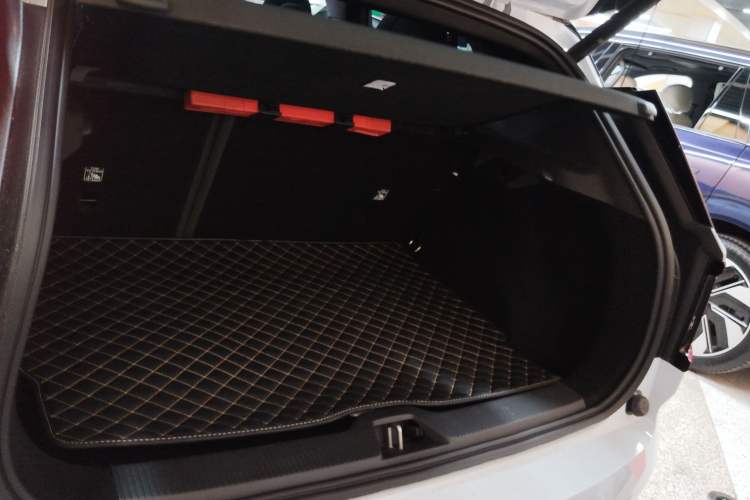 Used Volvo EX30 2025 Rear-Drive Long-Range Plus Model Trunk